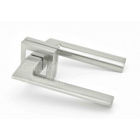 Ручка PUNTO на квадратной розетке BLADE QL SN/CP